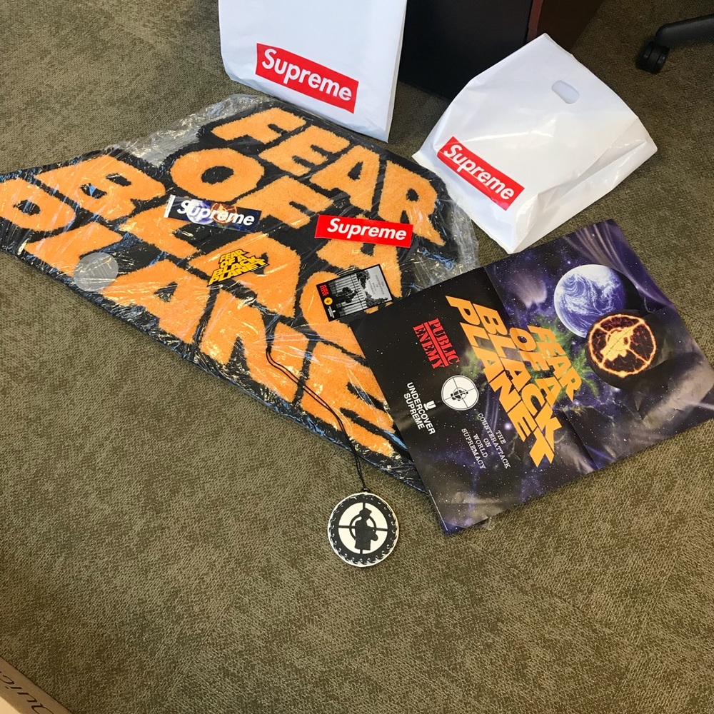 Supreme Rug - Picture 4 of 4